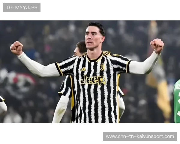 尤文图斯禁区推进，弗拉霍维奇完成射门