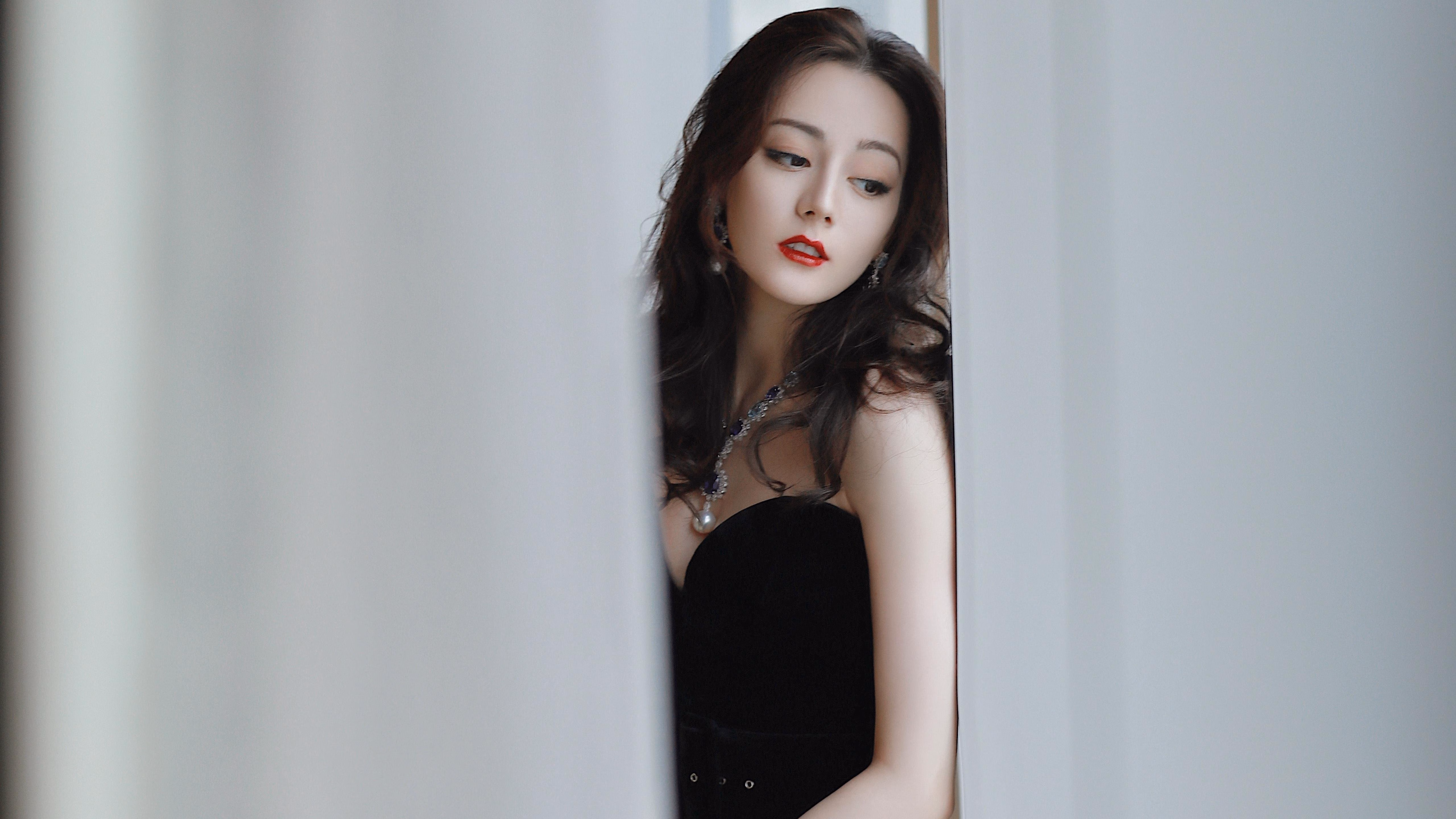 斯图加特中场组织持续稳定推进，斯图加特中锋