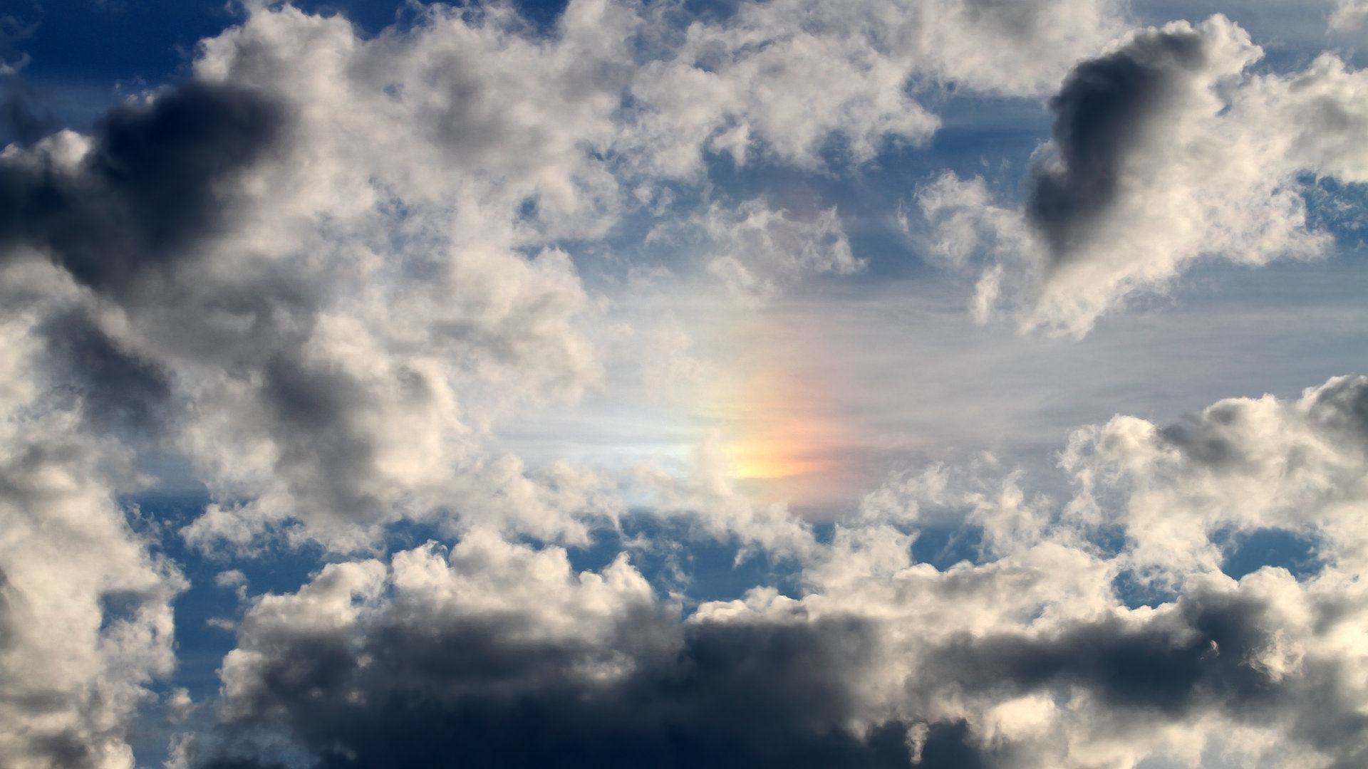 高山滑雪赛场风光无限，高山滑雪项目比赛场地在哪里